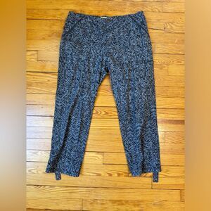 Democracy Gray and Black Printed Pull-On Pants